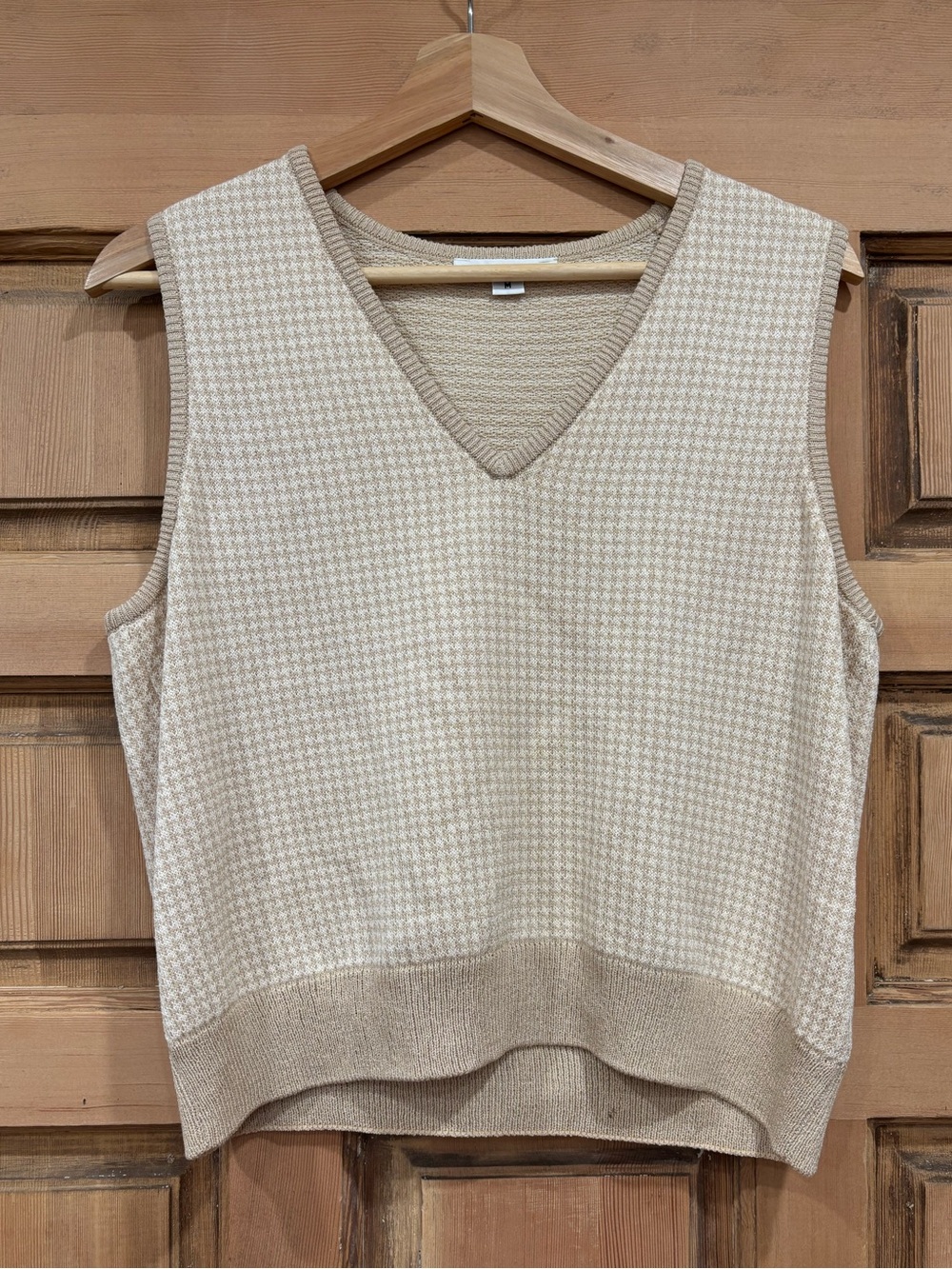 St. John Women's V-Neck Sweater in Beige Houndstooth